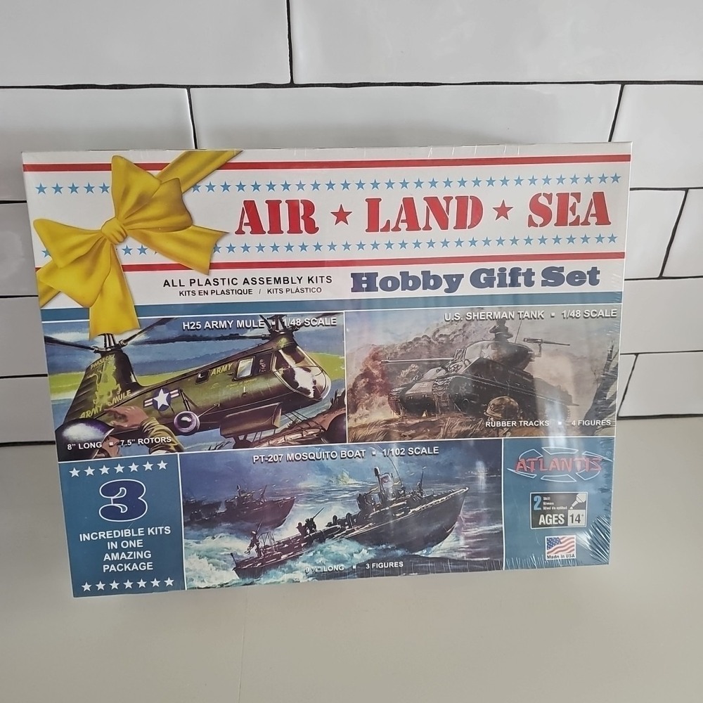 Sealed Atlantis 1:48 #9001 Air-Land-Sea Hobby Gift Set PT Boat, Helicopter, Tank